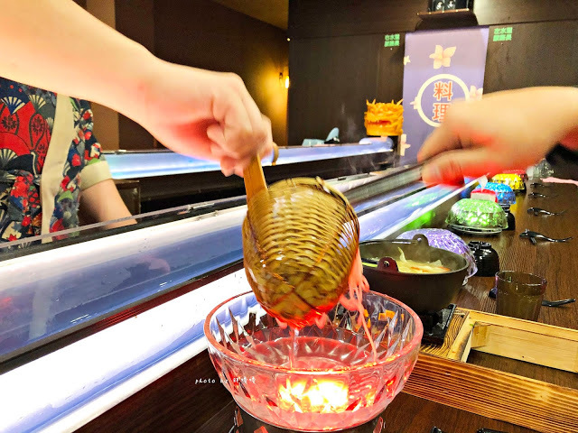 【台中 南屯】水流道-台式水流麵👉$199流水麵吃到飽,+$30搭主餐很划算,麵條有三種醬料,口味看個人喜好,好玩有趣成分居多!