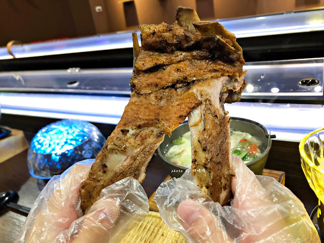 【台中 南屯】水流道-台式水流麵👉$199流水麵吃到飽,+$30搭主餐很划算,麵條有三種醬料,口味看個人喜好,好玩有趣成分居多!