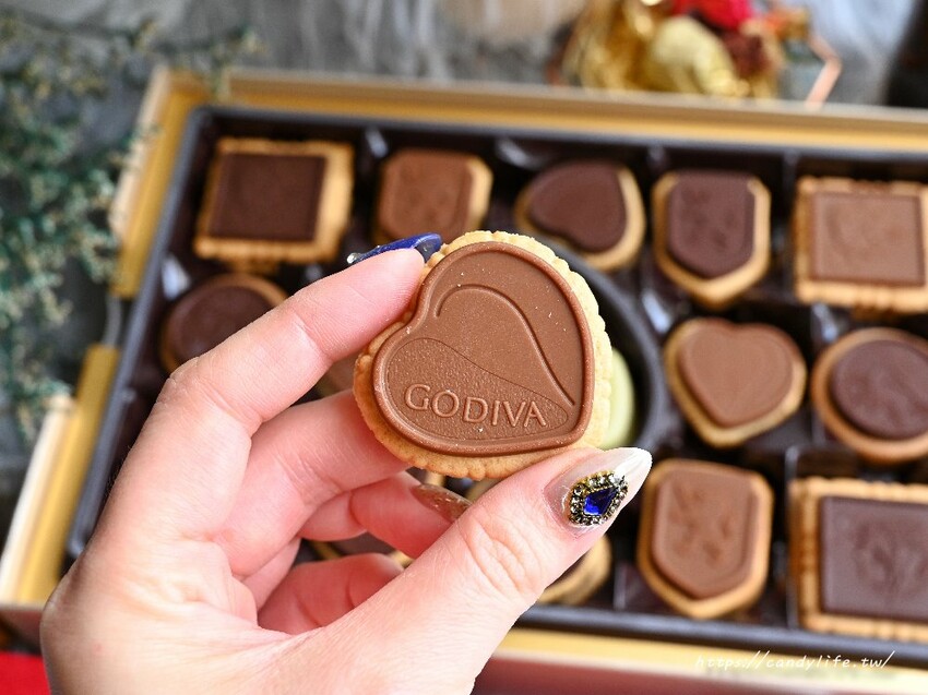 精緻喜餅推薦！GODIVA牡丹花款喜餅禮盒，極致奢華，高貴典雅，一次品嘗多種風味巧克力餅乾～