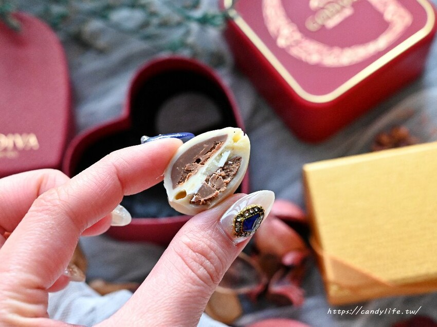 精緻喜餅推薦！GODIVA牡丹花款喜餅禮盒，極致奢華，高貴典雅，一次品嘗多種風味巧克力餅乾～