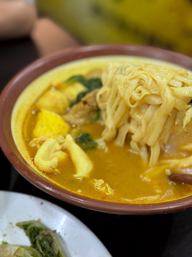 【台中食記】中華路夜市靠近一中街商圈,百元平價泰式『泰燙』生意超好,大碗滿意。