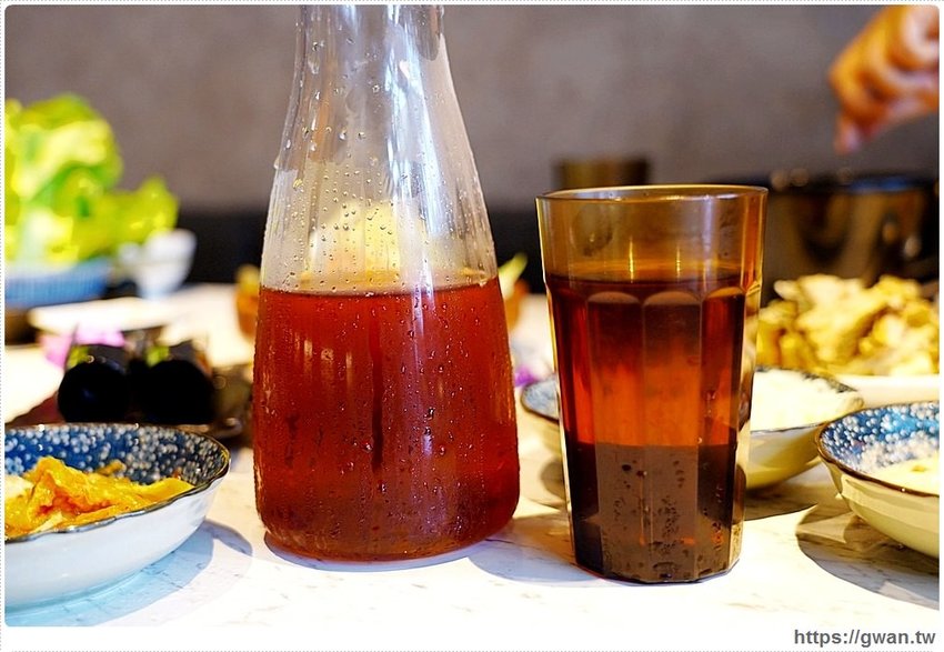 台中新開火鍋店，霸氣100隻蝦蝦端上桌，身份證有1、3、9再贈送花瓣松阪豬！