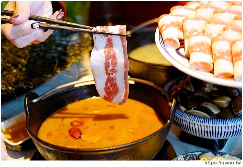 台中新開火鍋店，霸氣100隻蝦蝦端上桌，身份證有1、3、9再贈送花瓣松阪豬！