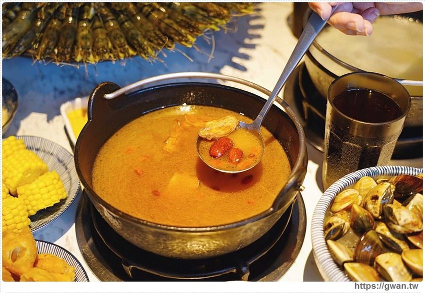 台中新開火鍋店，霸氣100隻蝦蝦端上桌，身份證有1、3、9再贈送花瓣松阪豬！