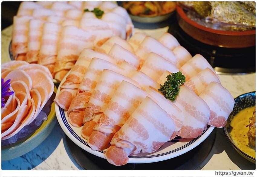 台中新開火鍋店，霸氣100隻蝦蝦端上桌，身份證有1、3、9再贈送花瓣松阪豬！