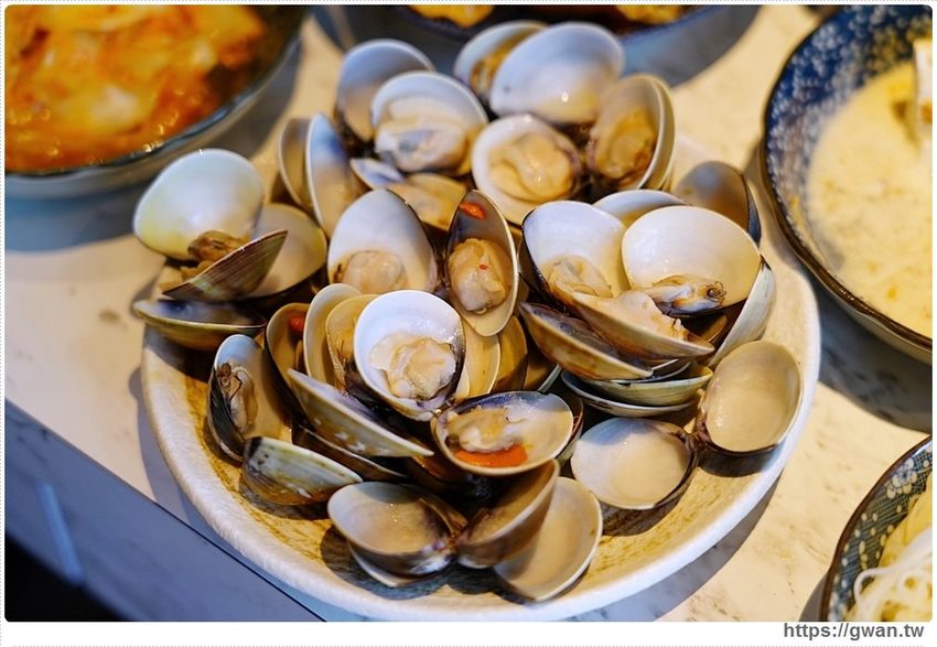 台中新開火鍋店，霸氣100隻蝦蝦端上桌，身份證有1、3、9再贈送花瓣松阪豬！