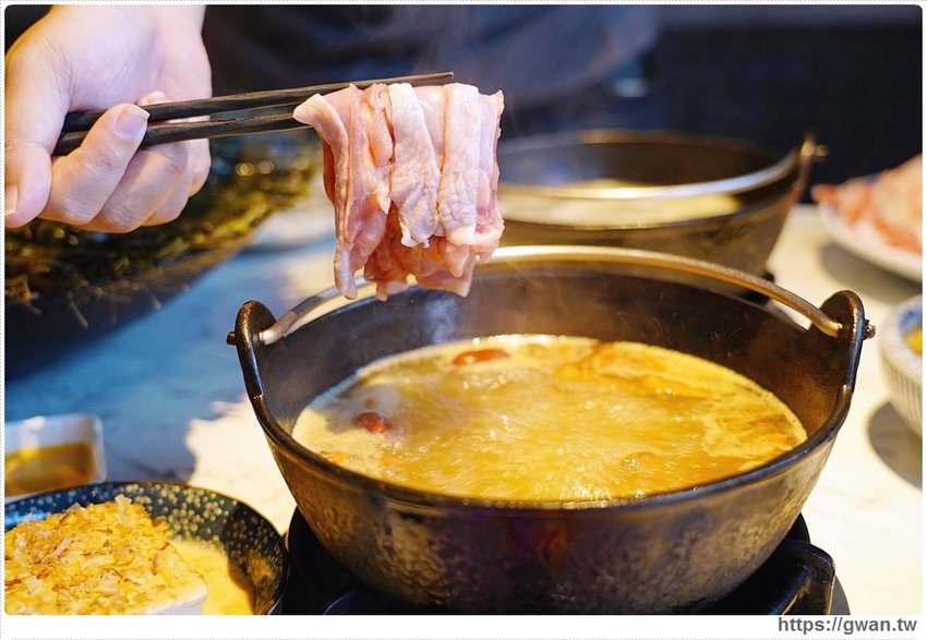 台中新開火鍋店，霸氣100隻蝦蝦端上桌，身份證有1、3、9再贈送花瓣松阪豬！