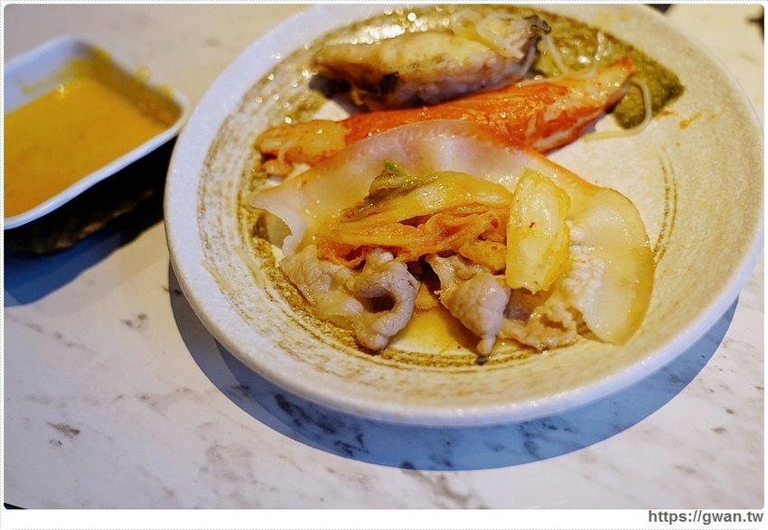 台中新開火鍋店，霸氣100隻蝦蝦端上桌，身份證有1、3、9再贈送花瓣松阪豬！