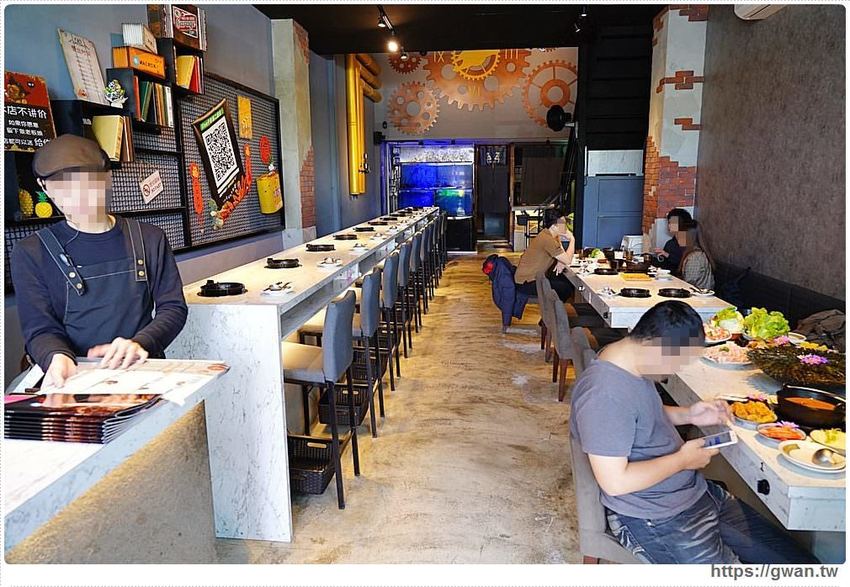 台中新開火鍋店，霸氣100隻蝦蝦端上桌，身份證有1、3、9再贈送花瓣松阪豬！