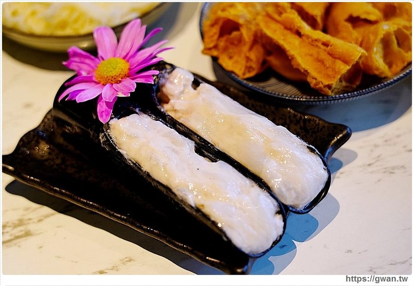 台中新開火鍋店，霸氣100隻蝦蝦端上桌，身份證有1、3、9再贈送花瓣松阪豬！