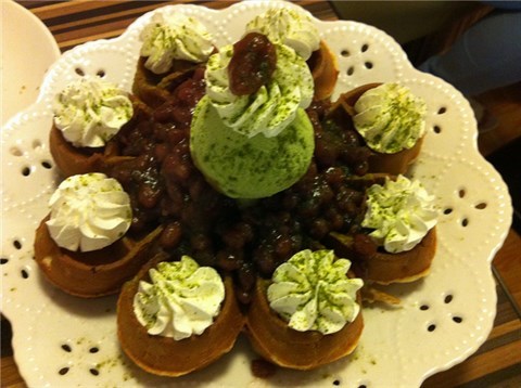 宇治金時鬆餅(紅豆抺茶冰淇淋) - 松山區的HANA momo Cafe) 宇治金時鬆餅(紅豆抺茶冰淇淋) - 松山區的HANA momo Cafe)