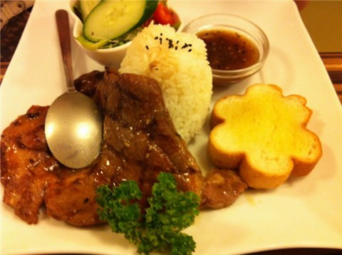 香烤牛排飯 - 松山區的HANA momo Cafe) 香烤牛排飯 - 松山區的HANA momo Cafe)