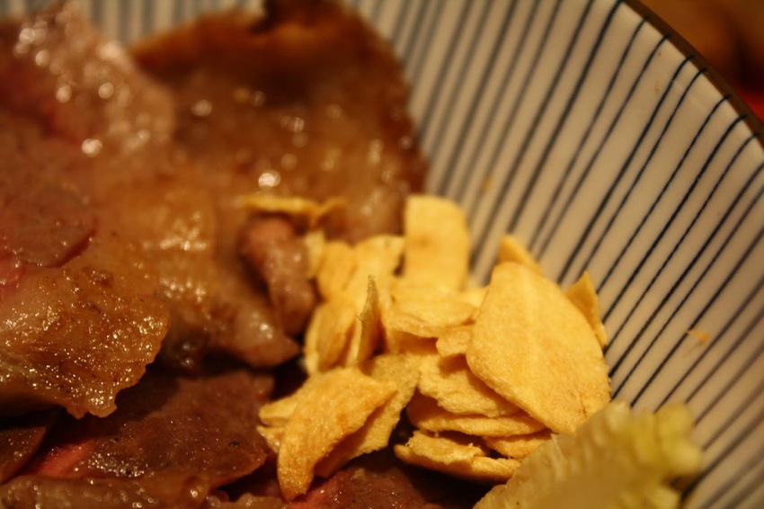【蘆洲美食】熊賀燒肉丼飯-集賢路上平價丼飯推薦!還有免費湯品、飲料、小菜、甜點~