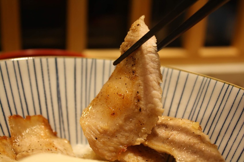【蘆洲美食】熊賀燒肉丼飯-集賢路上平價丼飯推薦!還有免費湯品、飲料、小菜、甜點~