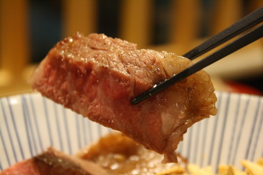 【蘆洲美食】熊賀燒肉丼飯-集賢路上平價丼飯推薦!還有免費湯品、飲料、小菜、甜點~