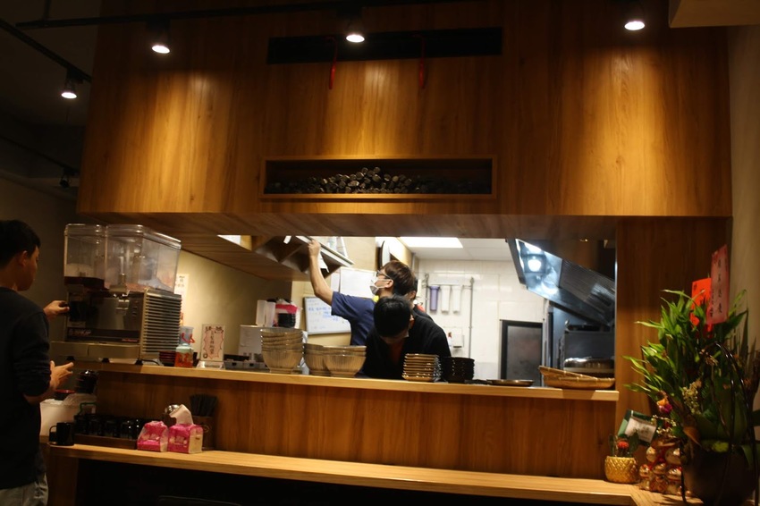 【蘆洲美食】熊賀燒肉丼飯-集賢路上平價丼飯推薦!還有免費湯品、飲料、小菜、甜點~