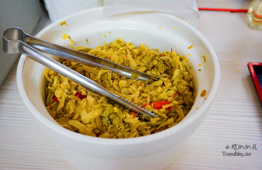 台中北屯》大塊紅燒牛肉麵 北平店~超浮誇厚切大塊滷牛腱，湯頭銷魂平價牛肉麵！ - 小潔趴趴走旅遊札記