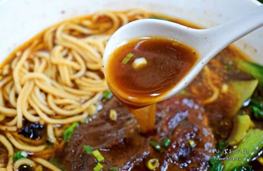 台中北屯》大塊紅燒牛肉麵 北平店~超浮誇厚切大塊滷牛腱，湯頭銷魂平價牛肉麵！ - 小潔趴趴走旅遊札記