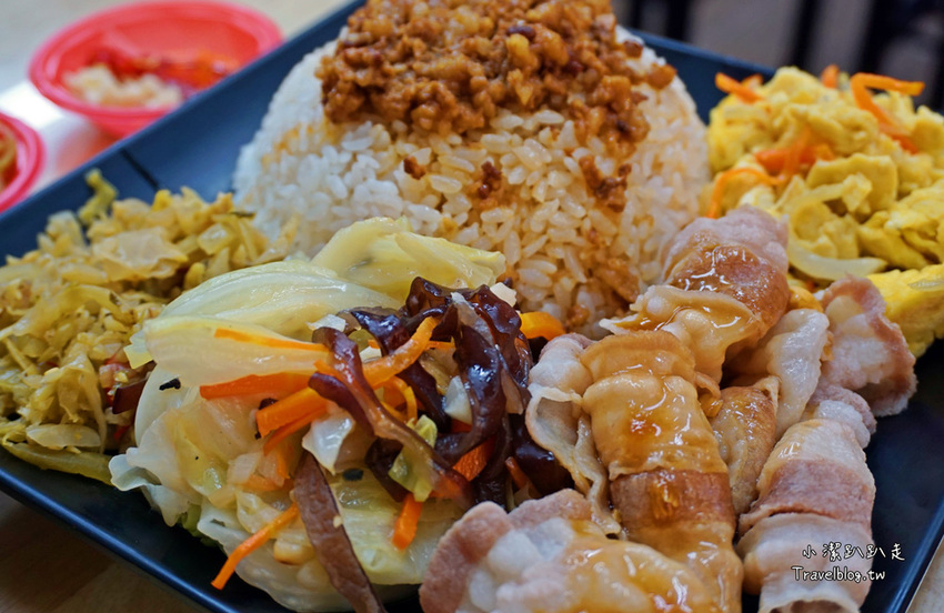 台中北屯》大塊紅燒牛肉麵 北平店~超浮誇厚切大塊滷牛腱，湯頭銷魂平價牛肉麵！ - 小潔趴趴走旅遊札記