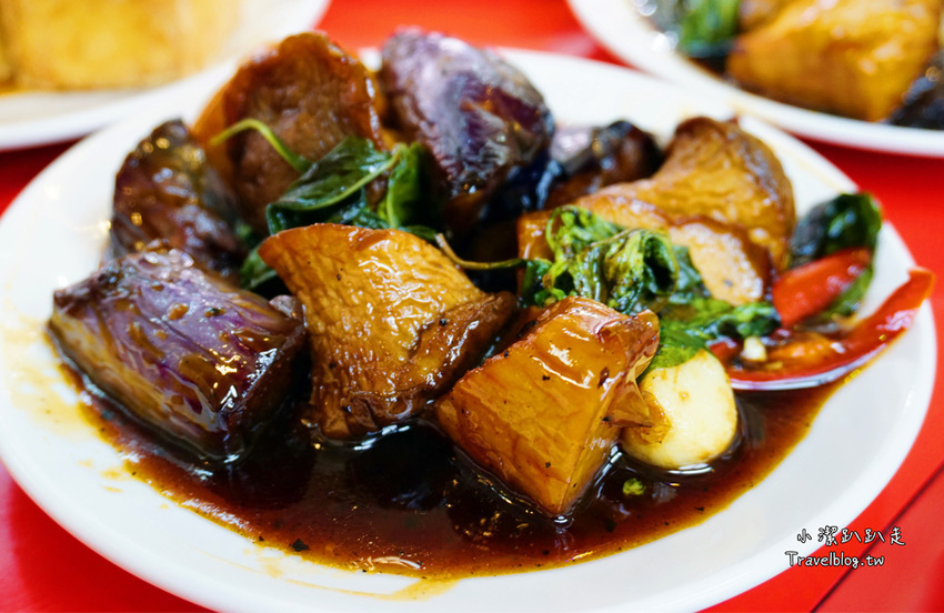 台中北屯》大塊紅燒牛肉麵 北平店~超浮誇厚切大塊滷牛腱，湯頭銷魂平價牛肉麵！ - 小潔趴趴走旅遊札記