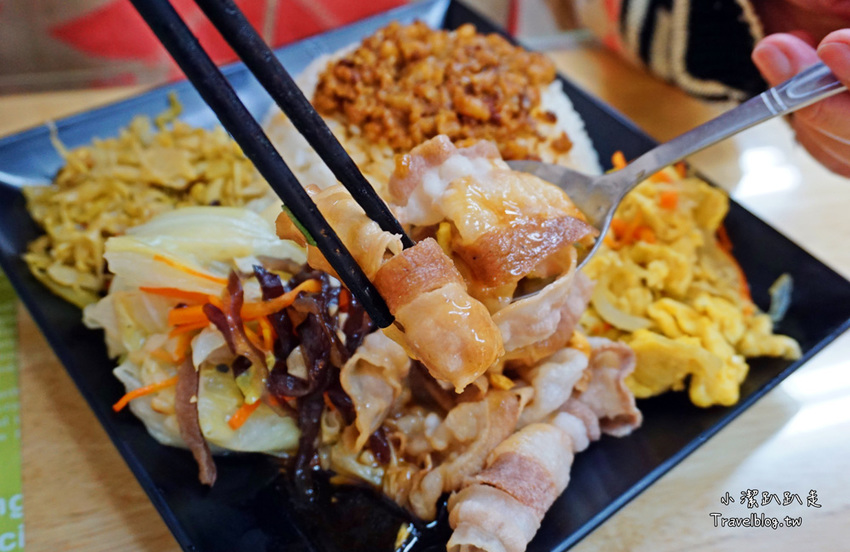 台中北屯》大塊紅燒牛肉麵 北平店~超浮誇厚切大塊滷牛腱，湯頭銷魂平價牛肉麵！ - 小潔趴趴走旅遊札記