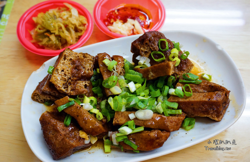 台中北屯》大塊紅燒牛肉麵 北平店~超浮誇厚切大塊滷牛腱，湯頭銷魂平價牛肉麵！ - 小潔趴趴走旅遊札記