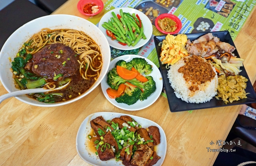 台中北屯》大塊紅燒牛肉麵 北平店~超浮誇厚切大塊滷牛腱，湯頭銷魂平價牛肉麵！ - 小潔趴趴走旅遊札記