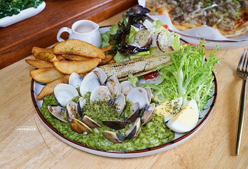 老饕帶你從早吃到晚,小資族聚餐新選擇!平價複合式餐酒館,多國料理美食,從早午餐一路吃到宵夜(近中國醫