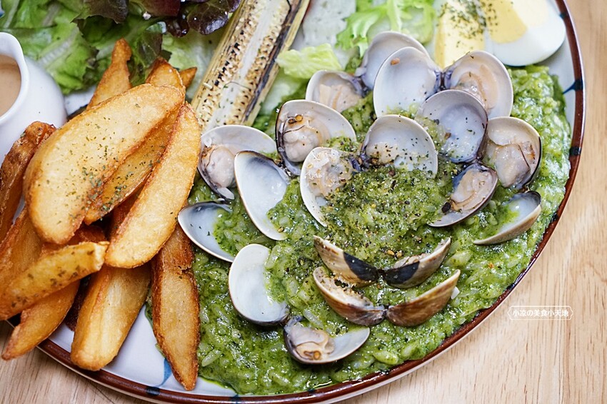 老饕帶你從早吃到晚,小資族聚餐新選擇!平價複合式餐酒館,多國料理美食,從早午餐一路吃到宵夜(近中國醫