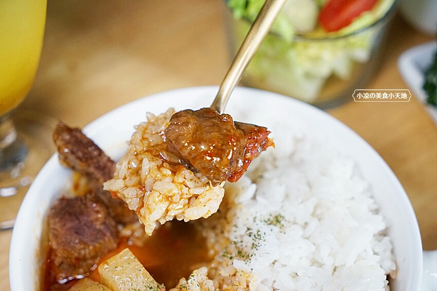 老饕帶你從早吃到晚,小資族聚餐新選擇!平價複合式餐酒館,多國料理美食,從早午餐一路吃到宵夜(近中國醫