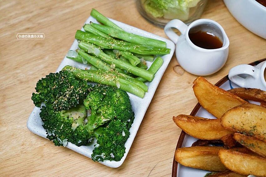 老饕帶你從早吃到晚,小資族聚餐新選擇!平價複合式餐酒館,多國料理美食,從早午餐一路吃到宵夜(近中國醫