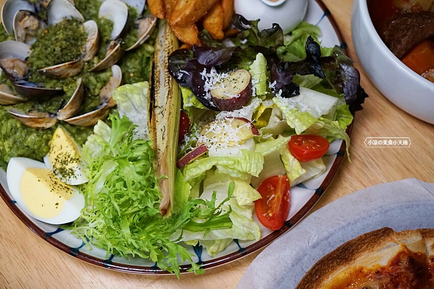 老饕帶你從早吃到晚,小資族聚餐新選擇!平價複合式餐酒館,多國料理美食,從早午餐一路吃到宵夜(近中國醫