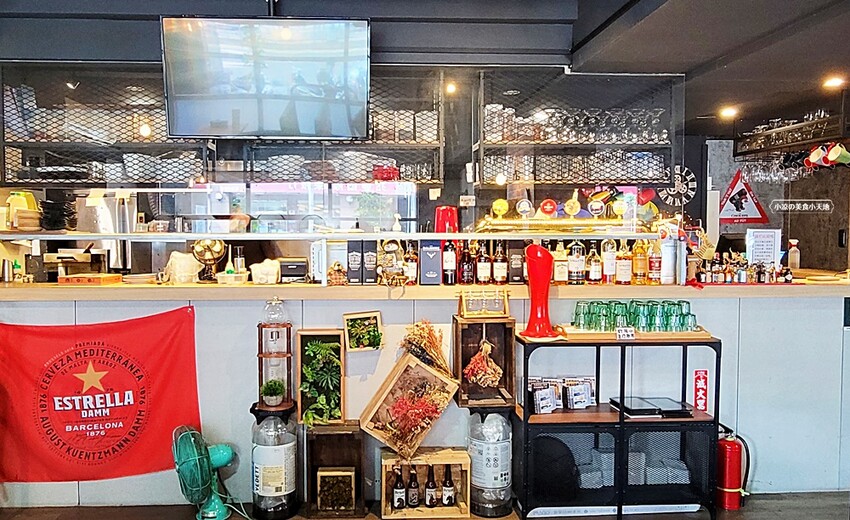 老饕帶你從早吃到晚,小資族聚餐新選擇!平價複合式餐酒館,多國料理美食,從早午餐一路吃到宵夜(近中國醫