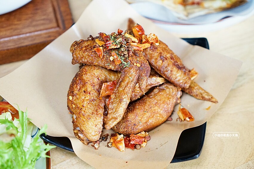 老饕帶你從早吃到晚,小資族聚餐新選擇!平價複合式餐酒館,多國料理美食,從早午餐一路吃到宵夜(近中國醫