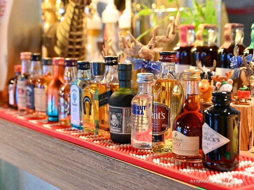 迷路&Elk｜結合早午餐的餐酒館，半夜也吃的到美味早午餐，價格平價，裝潢走網美風，台中求婚場地推薦～