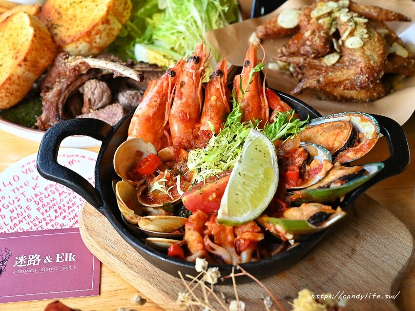 迷路&Elk｜結合早午餐的餐酒館，半夜也吃的到美味早午餐，價格平價，裝潢走網美風，台中求婚場地推薦～