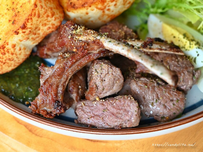 迷路&Elk｜結合早午餐的餐酒館，半夜也吃的到美味早午餐，價格平價，裝潢走網美風，台中求婚場地推薦～