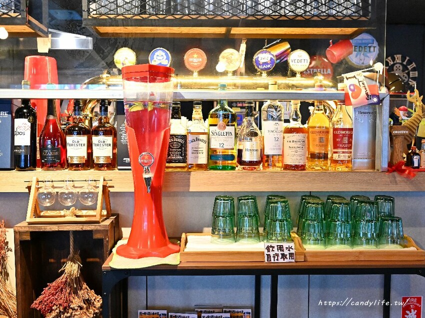 迷路&Elk｜結合早午餐的餐酒館，半夜也吃的到美味早午餐，價格平價，裝潢走網美風，台中求婚場地推薦～