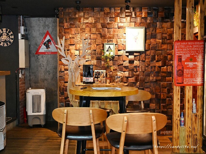 迷路&Elk｜結合早午餐的餐酒館，半夜也吃的到美味早午餐，價格平價，裝潢走網美風，台中求婚場地推薦～