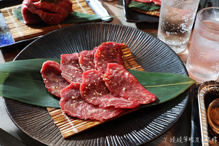 新竹燒肉推薦阿叔燒肉!被燒肉耽誤的炒飯店,平日中午也能吃火鍋燒烤!生日壽星優惠餐廳