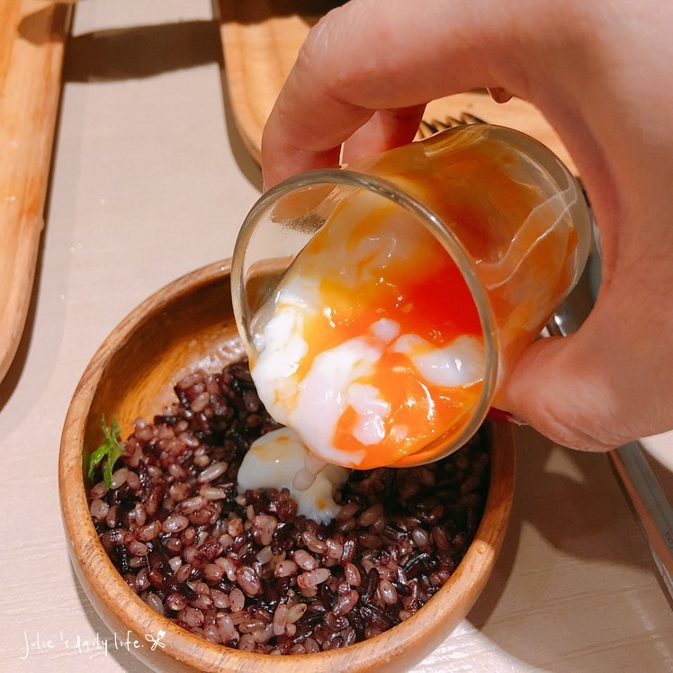 Gluten-Free Diet,Low GI,Low-Card Diet,MENU,Vegetarnian Dishes,World GYM天母店對面的高蛋白料理,低GI,低GI飲食,低溫烹調,健康料理,健身以後吃甚麼?,健身餐,士林,士林天母,天母,天母圓環,天母生活市集,減醣飲食,無奶,無糖,無麩質,無麩質料理,砧板原食料理,美食,腰果花,腰果花砧板原食料理,舒肥飲食,菜單,蔬食料理,養生料理 @跟著Julie一起走吧