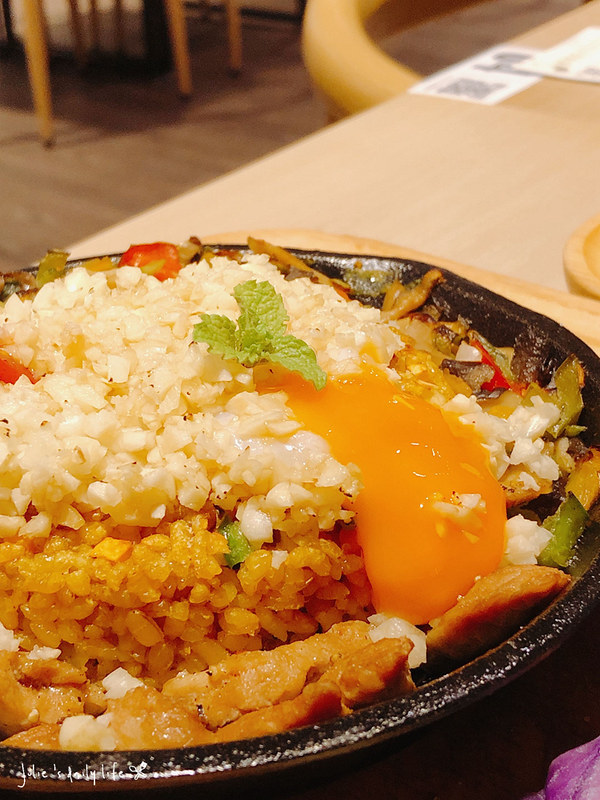 Gluten-Free Diet,Low GI,Low-Card Diet,MENU,Vegetarnian Dishes,World GYM天母店對面的高蛋白料理,低GI,低GI飲食,低溫烹調,健康料理,健身以後吃甚麼?,健身餐,士林,士林天母,天母,天母圓環,天母生活市集,減醣飲食,無奶,無糖,無麩質,無麩質料理,砧板原食料理,美食,腰果花,腰果花砧板原食料理,舒肥飲食,菜單,蔬食料理,養生料理 @跟著Julie一起走吧