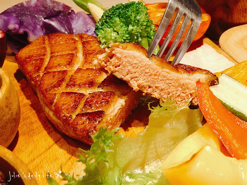 Gluten-Free Diet,Low GI,Low-Card Diet,MENU,Vegetarnian Dishes,World GYM天母店對面的高蛋白料理,低GI,低GI飲食,低溫烹調,健康料理,健身以後吃甚麼?,健身餐,士林,士林天母,天母,天母圓環,天母生活市集,減醣飲食,無奶,無糖,無麩質,無麩質料理,砧板原食料理,美食,腰果花,腰果花砧板原食料理,舒肥飲食,菜單,蔬食料理,養生料理 @跟著Julie一起走吧