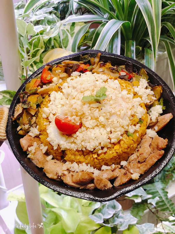 Gluten-Free Diet,Low GI,Low-Card Diet,MENU,Vegetarnian Dishes,World GYM天母店對面的高蛋白料理,低GI,低GI飲食,低溫烹調,健康料理,健身以後吃甚麼?,健身餐,士林,士林天母,天母,天母圓環,天母生活市集,減醣飲食,無奶,無糖,無麩質,無麩質料理,砧板原食料理,美食,腰果花,腰果花砧板原食料理,舒肥飲食,菜單,蔬食料理,養生料理 @跟著Julie一起走吧