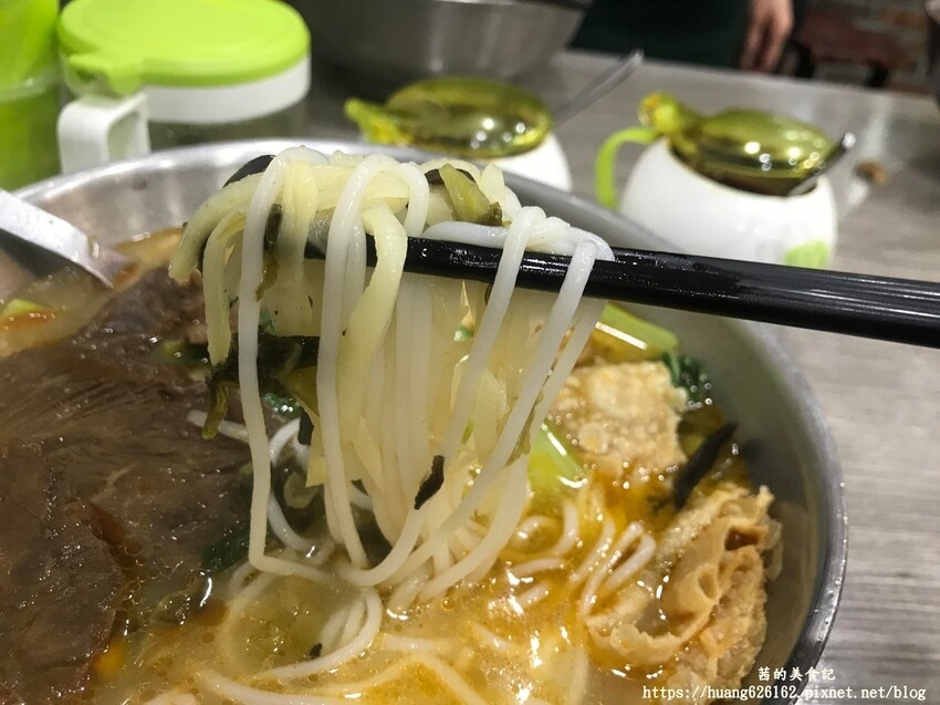 【台北萬華區 】萬華美食推薦『艋舺200螺螄粉』除螺螄粉好吃外,韭菜螺螄湯餃也很讚~