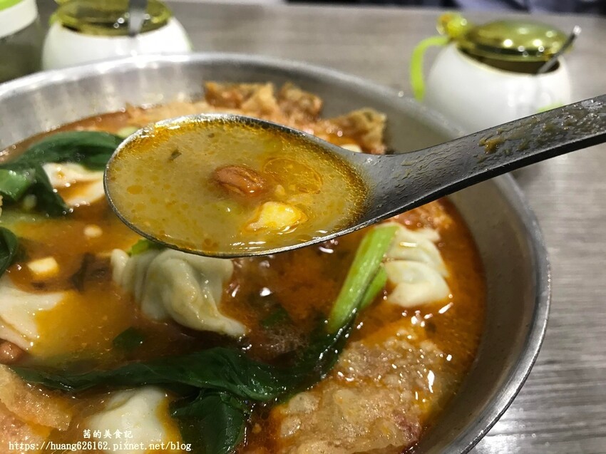 【台北萬華區 】萬華美食推薦『艋舺200螺螄粉』除螺螄粉好吃外,韭菜螺螄湯餃也很讚~