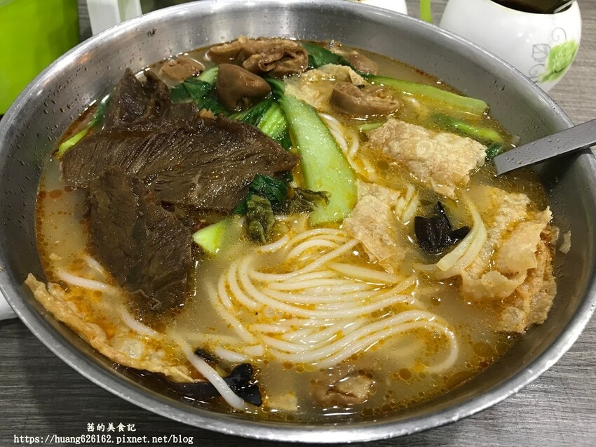 【台北萬華區 】萬華美食推薦『艋舺200螺螄粉』除螺螄粉好吃外,韭菜螺螄湯餃也很讚~