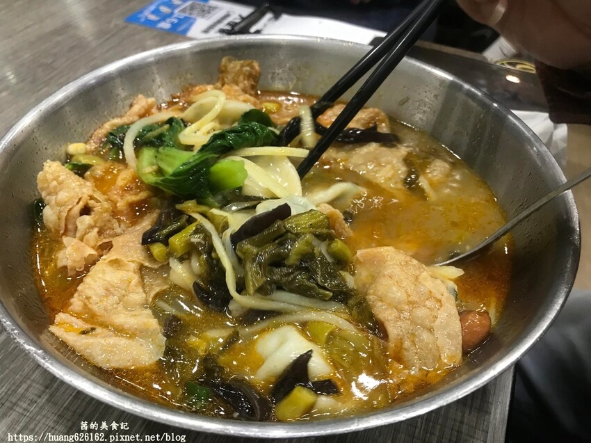 【台北萬華區 】萬華美食推薦『艋舺200螺螄粉』除螺螄粉好吃外,韭菜螺螄湯餃也很讚~