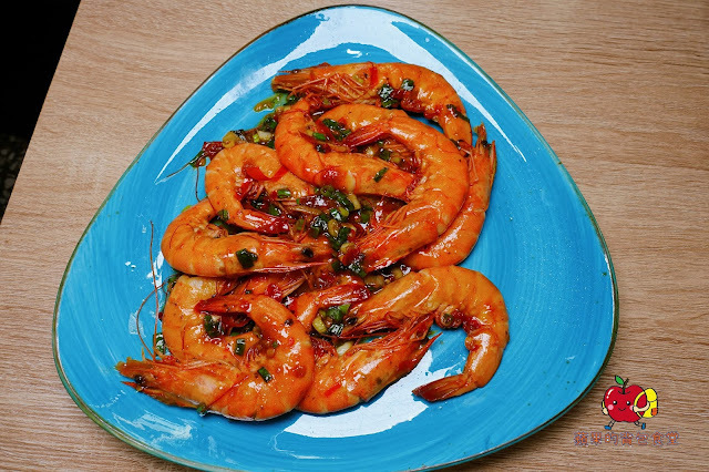 [雲泰美食] 新竹 - 楊家米干 用料實在又開胃的泰式海鮮酸辣米干 微辣又脆口的蝦醬炒食蔬 結合酥脆與細嫩口感的泰式椒麻雞