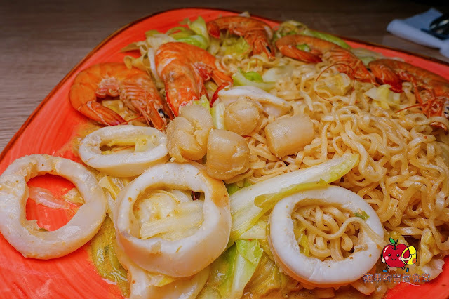 [雲泰美食] 新竹 - 楊家米干 用料實在又開胃的泰式海鮮酸辣米干 微辣又脆口的蝦醬炒食蔬 結合酥脆與細嫩口感的泰式椒麻雞